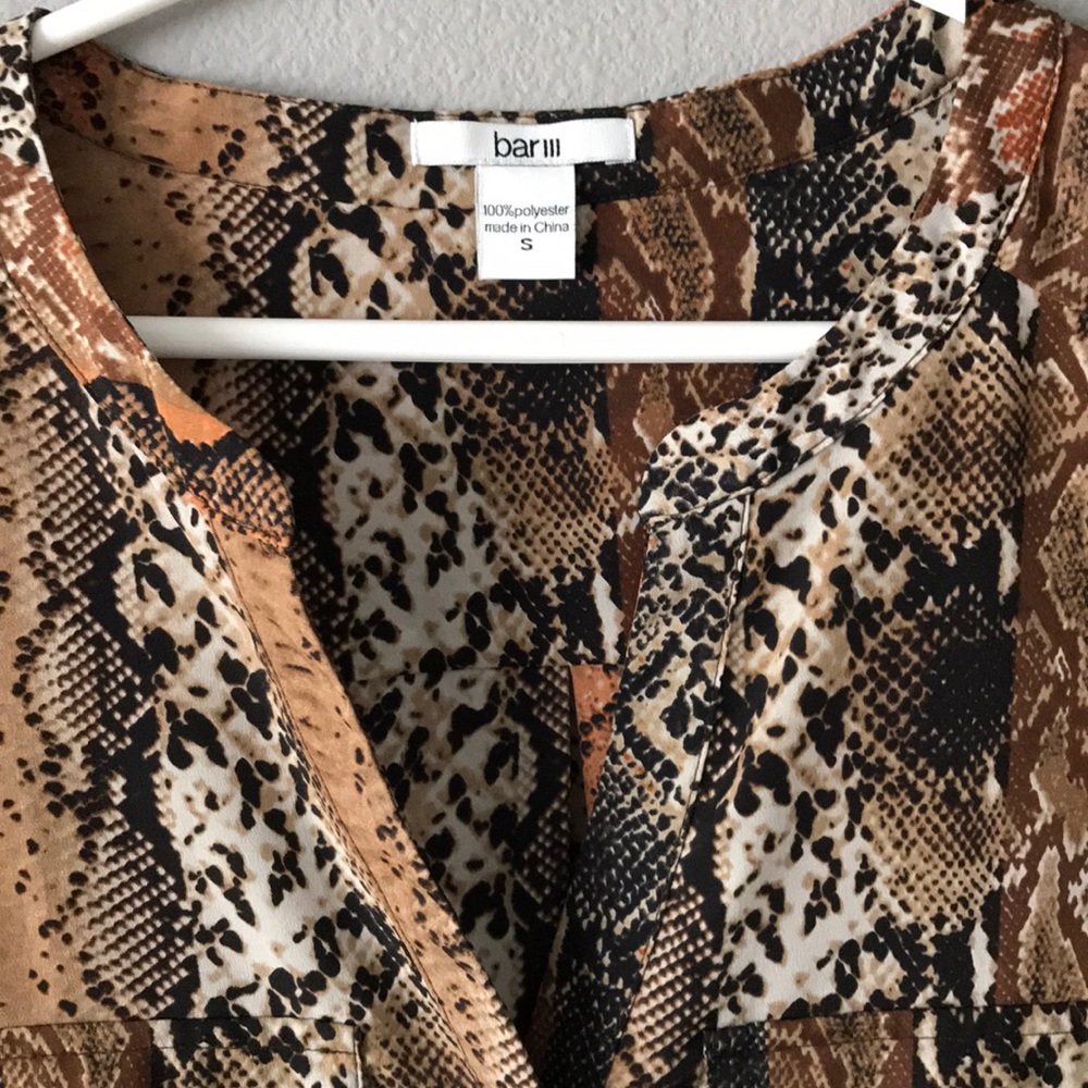 Bar III Patterned Button Down EUC - Picture 3 of 7
